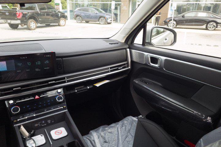 New 2026 Silver HYUNDAI SEL Plus FWD image 17