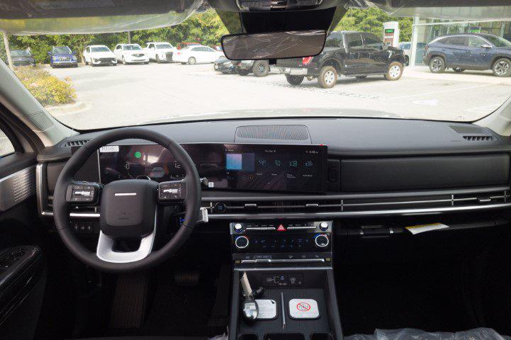 New 2026 Silver HYUNDAI SEL Plus FWD image 18