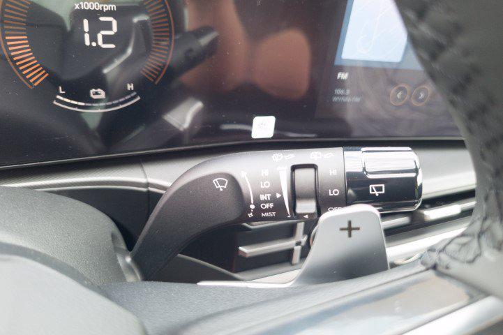New 2026 Silver HYUNDAI SEL Plus FWD image 26