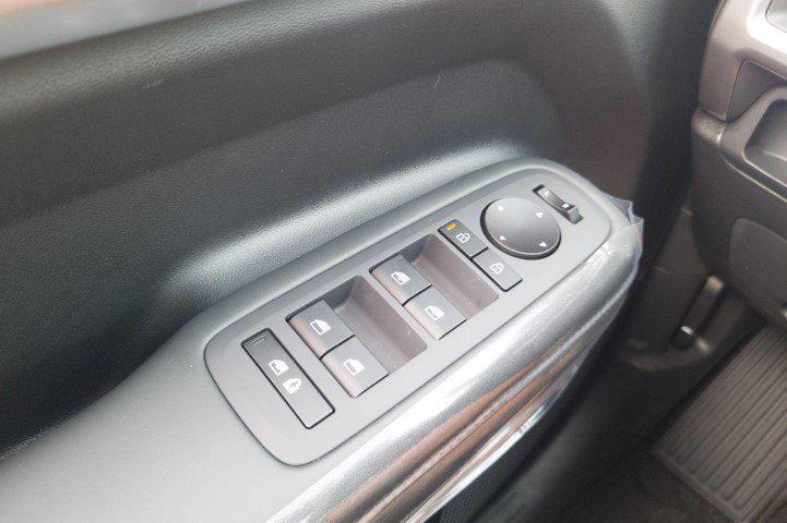 New 2026 Silver HYUNDAI SEL Plus FWD image 29