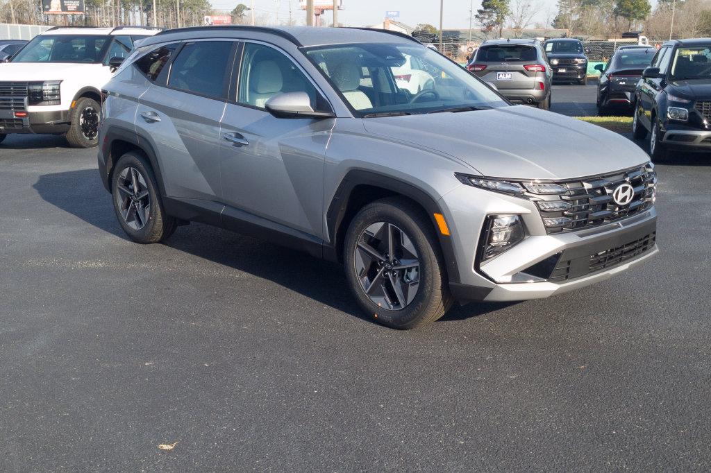 New 2026 Silver HYUNDAI SEL Plus FWD image 3