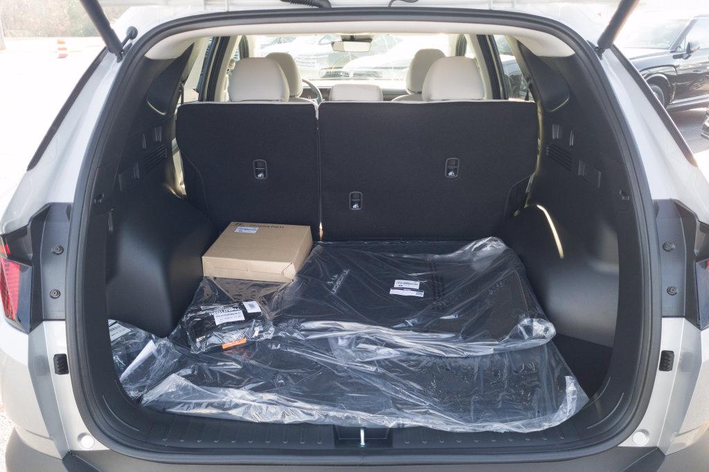 New 2026 Silver HYUNDAI SEL Plus FWD image 7