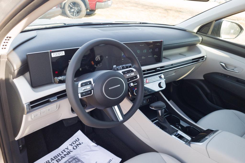 New 2026 Silver HYUNDAI SEL Plus FWD image 13
