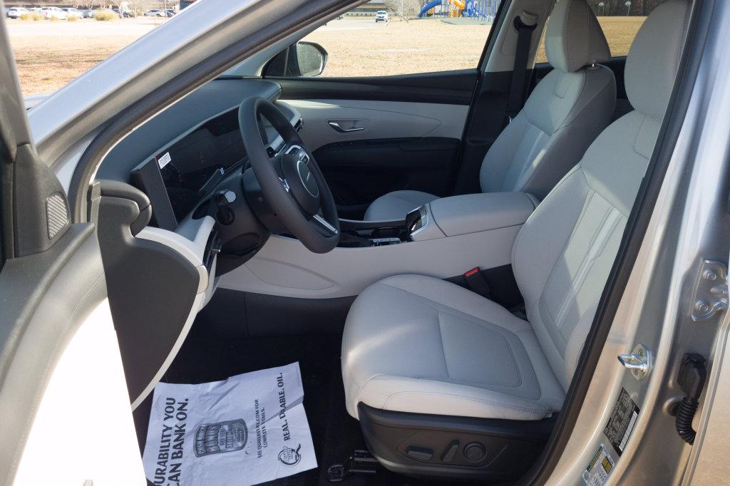New 2026 Silver HYUNDAI SEL Plus FWD image 14