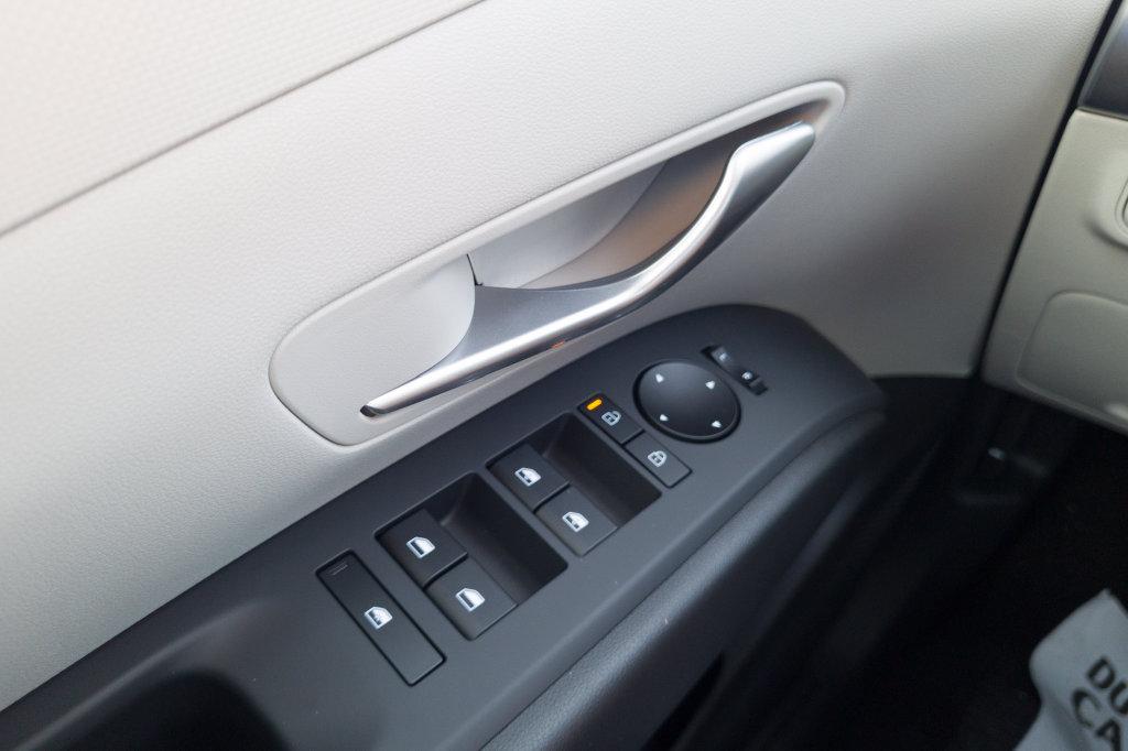 New 2026 Silver HYUNDAI SEL Plus FWD image 31