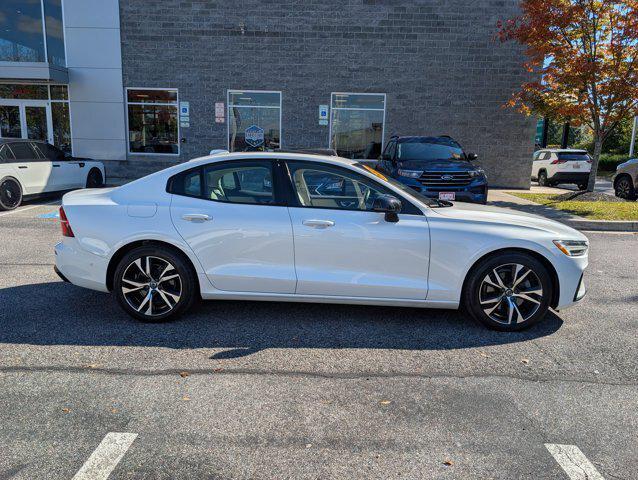 2024 Volvo S60 B5 Plus Dark Theme