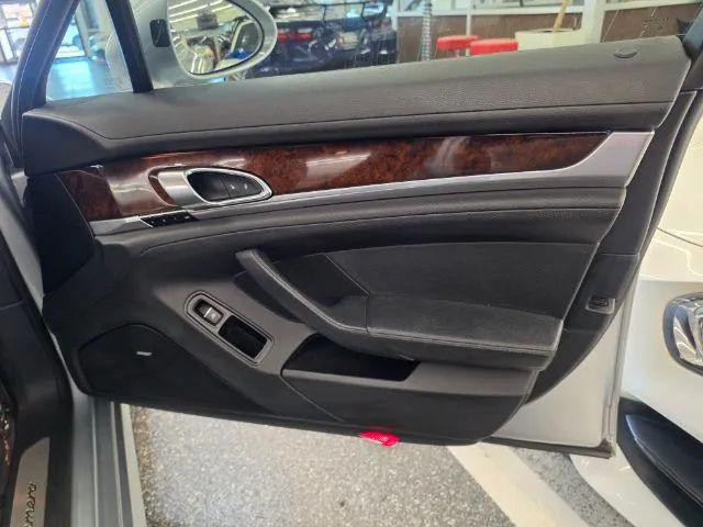 2015 Porsche Panamera 4