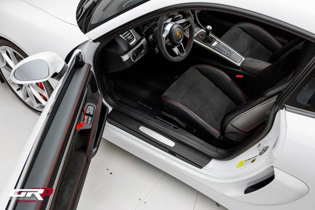 2016 Porsche Cayman GT4
