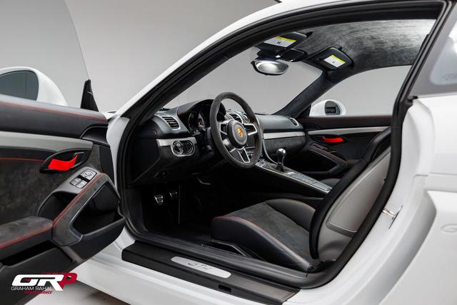 2016 Porsche Cayman GT4