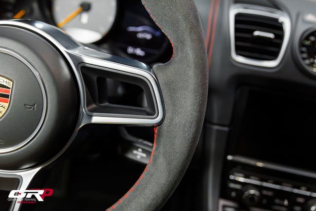 2016 Porsche Cayman GT4