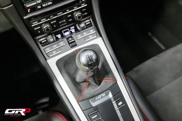 2016 Porsche Cayman GT4