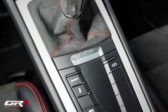 2016 Porsche Cayman GT4