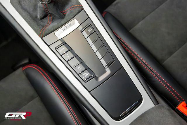 2016 Porsche Cayman GT4