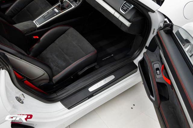 2016 Porsche Cayman GT4