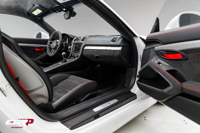 2016 Porsche Cayman GT4