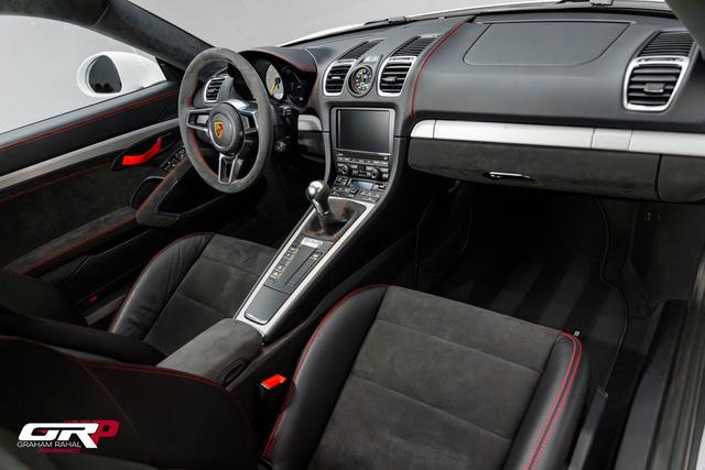 2016 Porsche Cayman GT4