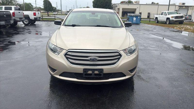 2017 Ford Taurus SE