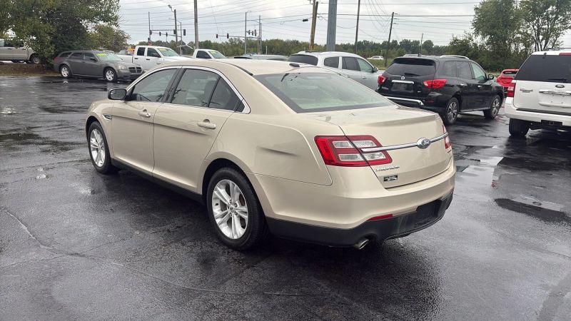 2017 Ford Taurus SE
