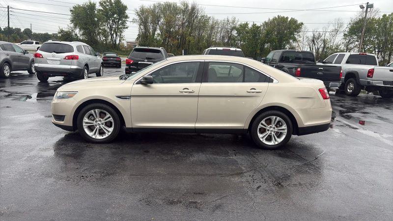 2017 Ford Taurus SE