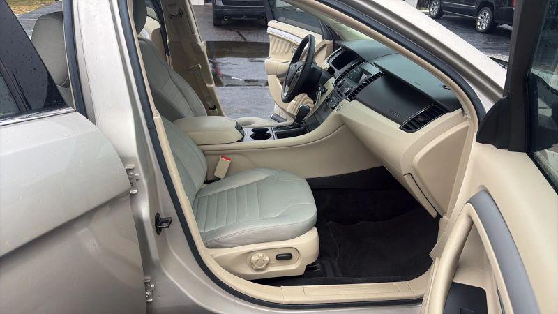 2017 Ford Taurus SE