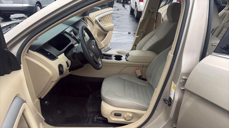 2017 Ford Taurus SE