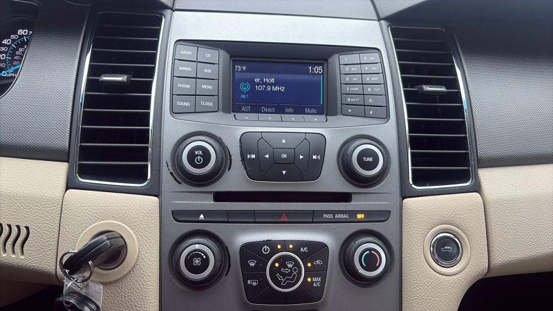 2017 Ford Taurus SE