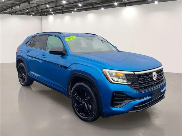 2025 Volkswagen Atlas Cross Sport 2.0T SEL R-Line Black for sale in Williamsville, NY