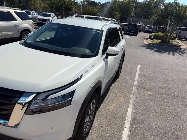 2023 Nissan Pathfinder SL FWD
