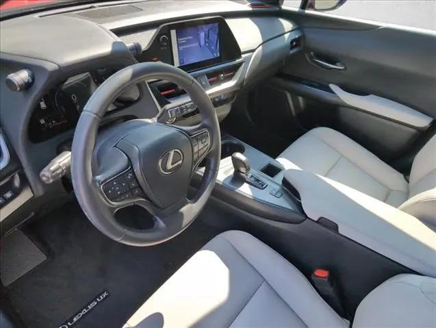 2025 Lexus 300 UX 300h