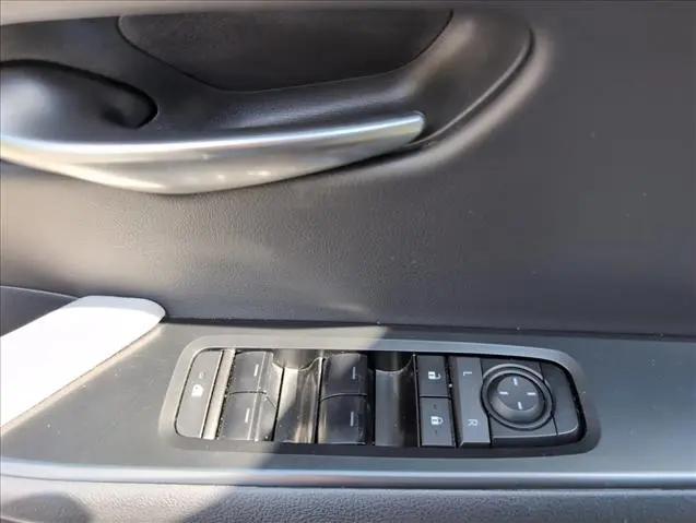 2025 Lexus 300 UX 300h