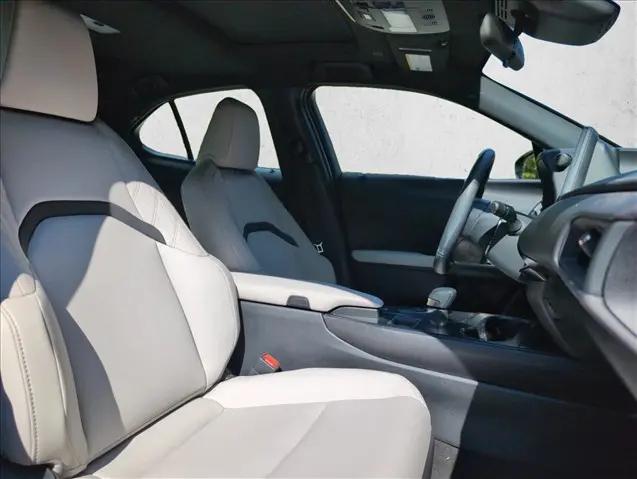 2025 Lexus 300 UX 300h