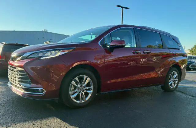 2024 Toyota Sienna Limited for sale in Rochester Hills, MI