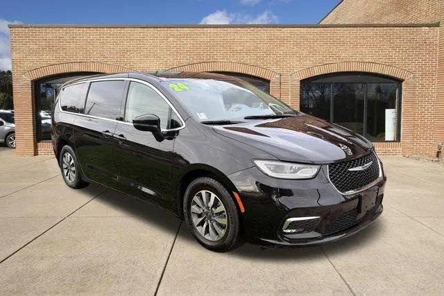 2024 Chrysler Pacifica Hybrid Select for sale in State College, PA