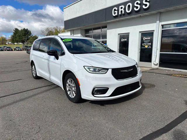 2025 Chrysler Pacifica Select for sale in Marshfield, WI