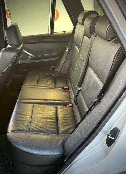 2005 BMW X5 4.4i
