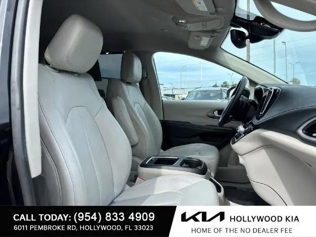 2021 Chrysler Pacifica Touring L