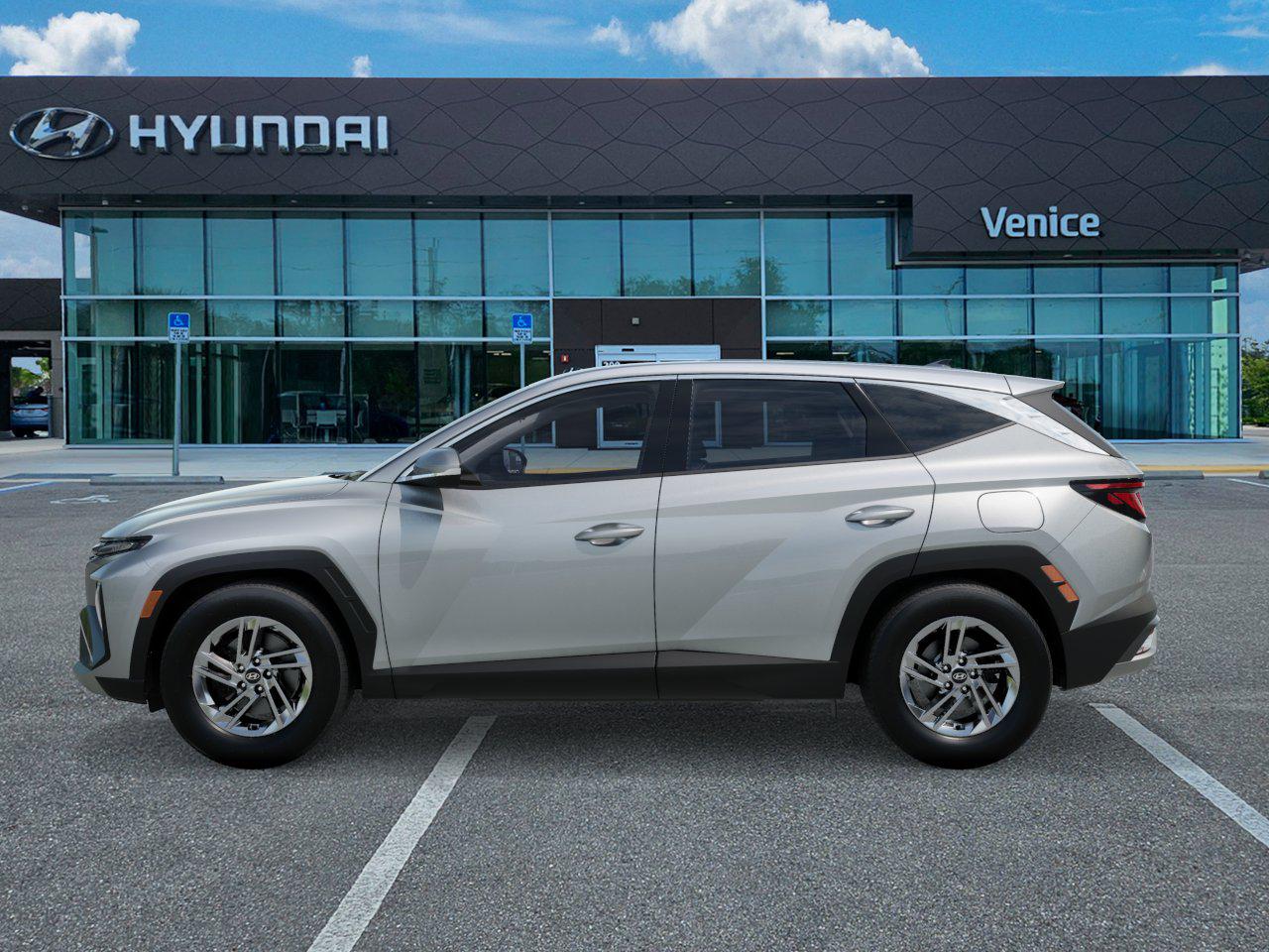 2026 Hyundai TUCSON SE FWD - Image 3