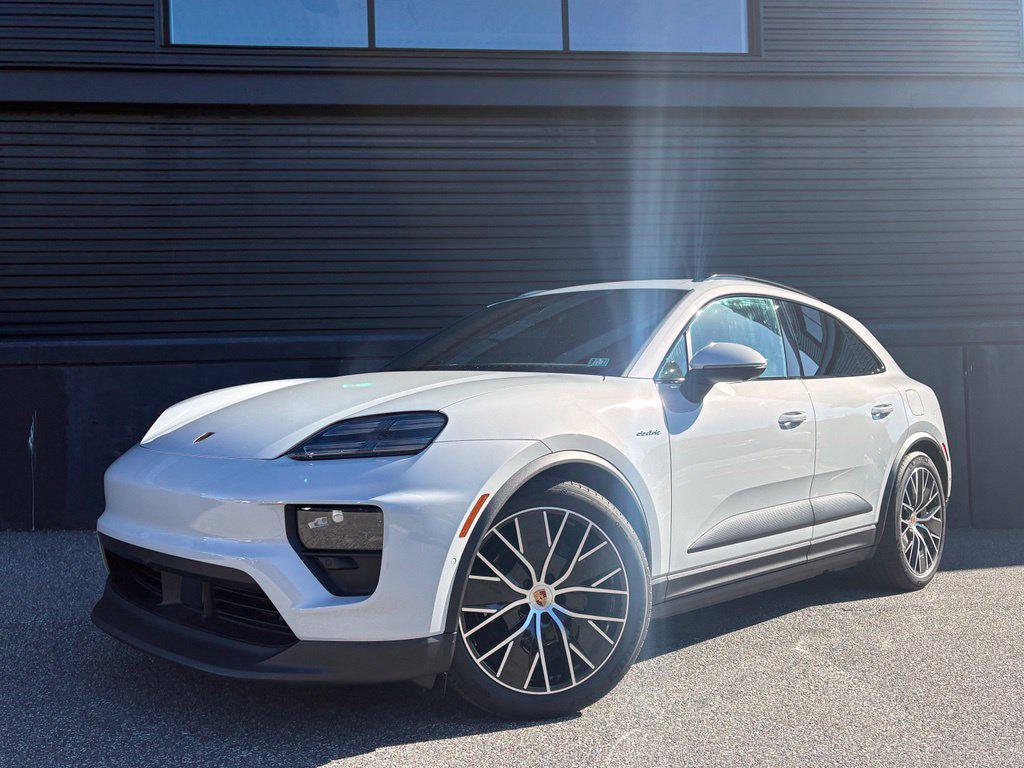 /2026 Porsche Macan-Electric