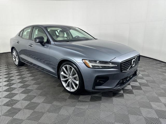 2021 Volvo S60 T5 Momentum 2021 Volvo S60 T5 Momentum