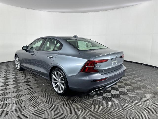 2021 Volvo S60 T5 Momentum 2021 Volvo S60 T5 Momentum