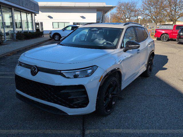 2025 Volkswagen Tiguan SE R-LINE BLACK