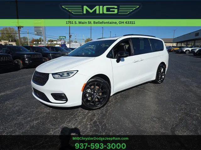 2025 Chrysler Pacifica Limited for sale in Bellefontaine, OH