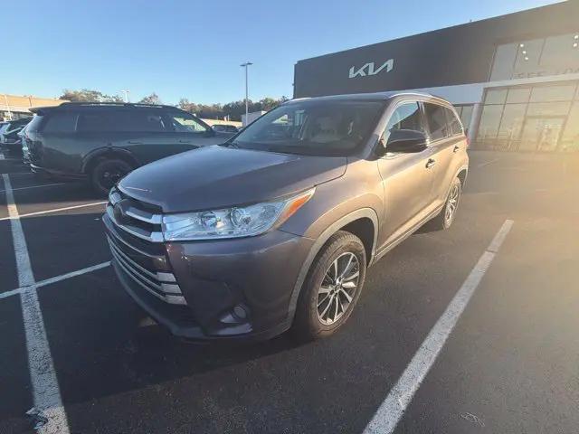 2019 Toyota Highlander SE for sale near Fairfield, OH