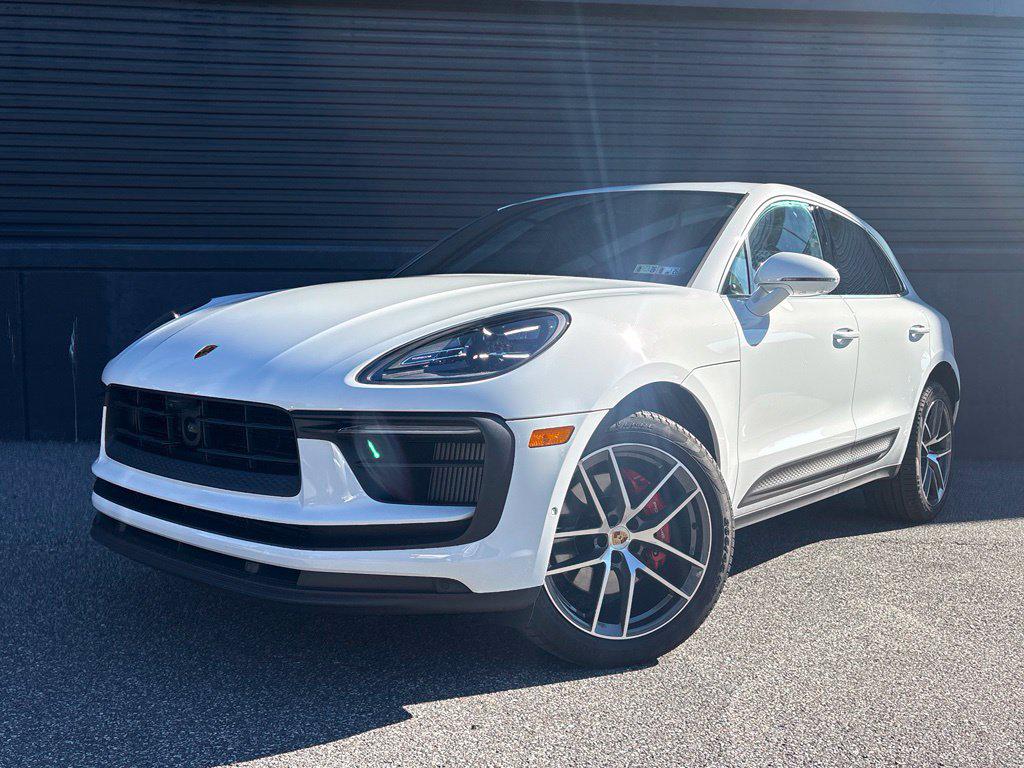 /2023 Porsche Macan