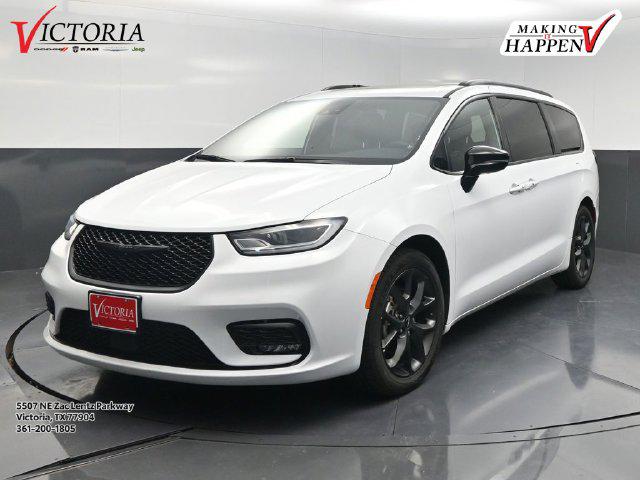 2025 Chrysler Pacifica Limited for sale in Victoria, TX