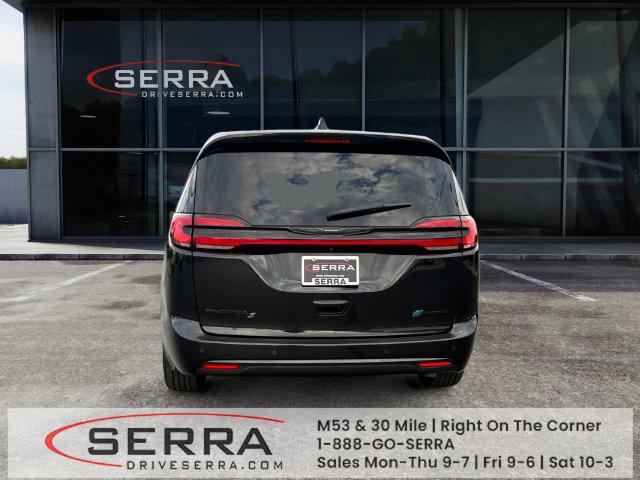2023 Chrysler Pacifica Hybrid Limited FWD