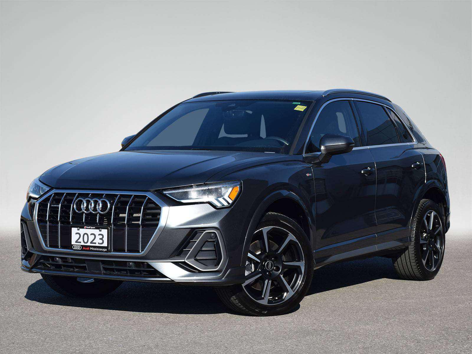 Daytona Gray Pearl Effect 2023 Audi Q3 SUV / Crossover Automatic