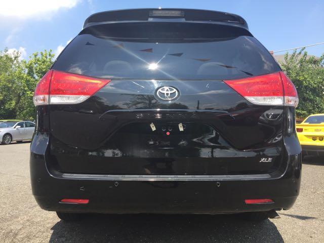 2014 Toyota Sienna XLE 7-Passenger Auto Access Seat