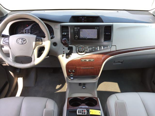 2014 Toyota Sienna XLE 7-Passenger Auto Access Seat