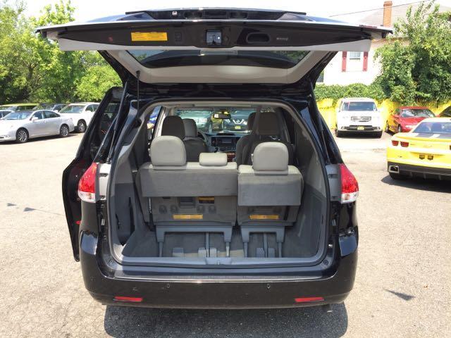 2014 Toyota Sienna XLE 7-Passenger Auto Access Seat